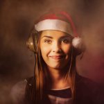 mergina-su-ausinemis-566bfbaab2aad