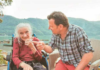 Sūnus nusivežė mamą, sergančią Alzheimeriu, į kelionę ir štai kaip tai paveikė jos sveikatą