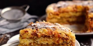 Obuolių pyragas „3 stiklinės“ : tiesiog tarkuojame obuolius ir sumaišome sausus ingredientus (susidoros kiekvienas)