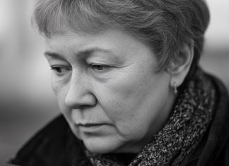 Kai man buvo 10 metų, tėvai mane atidavė į vaikų namus. Aš išgyvenau. O neseniai pasirodė mano motina su prašymu, nuo kurio man pakirto kojas…