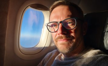 Stiuardesė įsikišo į ginčą lėktuve, nuvedė mane į lėktuvo galą ir pasakė vieną frazę, po kurios viskas atsistojo į savo vietą…