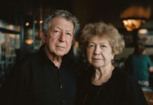 Vyras paskambino savo tėvams prašyti pagalbos, tačiau jie pasakė, kad “mes patys turime visko pasiekti”