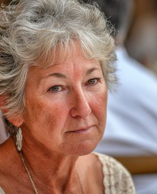 Sūnaus vestuvėse man buvo paskirta vieta pačiame salės gale, tarsi būčiau atsitiktinė pažįstama, o ne jo motina. Ir toliau įvyko tai, kam niekas iš mūsų nebuvo pasirengęs…