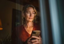 Radau vyro mobiliajame telefone susirašinėjimą. Jis rašė: “Žmona nieko neįtaria”. Aš nesutrinkau ir atsakiau už jį…