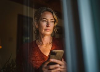 Radau vyro mobiliajame telefone susirašinėjimą. Jis rašė: “Žmona nieko neįtaria”. Aš nesutrinkau ir atsakiau už jį…