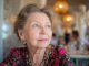 Sūnus pakvietė mane pietauti į restoraną mano 60-mečio proga. Atėjau laiminga, svajojau apie šį vakarą. Kai patiekė desertą, jis ištraukė voką, padėjo jį priešais mane ant stalo ir pasakė frazę, nuo kurios mano šypsena akimirksniu išnyko: “Mama, man labai gaila, bet tu turi tai perskaityti…”