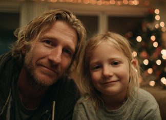 Mano 7 metų dukra ir jos tėtis pradėjo rengti „slaptus pokalbius garaže“ – pradėjau įtarti kažką baisaus ir įrengiau ten paslėptą kamerą… ir tuoj pat to pasigailėjau…