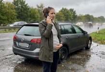 Mano sesuo visada uždirbo daugiau nei aš. Kai mūsų mama susirgo, aš pasiėmiau atostogas ir ja rūpinausi. Mama paliko butą abiem vienodai. Mano sesuo sako, kad tai teisinga.