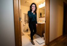 Vėlai vakare mano išmanioji svarstyklė pranešė, kad koks ‘svečias’, sveriantis 52 kg, pasisvėrė, kol buvau pas savo geriausią draugę merginų išleistuvių vakarėlyje – skubėjau namo susidurti su savo vyru ir likau be žodžių