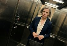 Kaimynas iš priešais sustabdė mane lifte ir pasakė: „Jūs vėl viena? Vyras paliko ar pati išėjote?“ Su šypsena. Tarsi tai būtų normalus klausimas. Lifto durys užsidarė. Kilome į aštuntą aukštą. Ir per tas trisdešimt sekundžių aš jam pasakiau viską, ką apie jį galvoju. Jis išėjo tylėdamas. Ir nuo tada sveikinasi nepakeldamas akių.