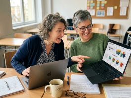 Užsirašiau į kompiuterių kursus senjorams. Mano sūnus juokėsi. Mano dukra sakė, kad tai pinigų švaistymas. Kurse sutikau moterį savo amžiaus, kuri pradėjo savo internetinę parduotuvę.