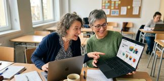 Užsirašiau į kompiuterių kursus senjorams. Mano sūnus juokėsi. Mano dukra sakė, kad tai pinigų švaistymas. Kurse sutikau moterį savo amžiaus, kuri pradėjo savo internetinę parduotuvę.