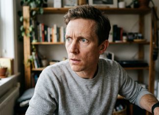 Vyro palto kišenėje radau svetimą telefoną — jis pasakė, kad jį rado, ir aš patikėjau iki kito ryto, kai tas telefonas suskambo