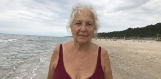 Jie pakvietė mane prie vandens, bet norėjo, kad slėpčiausi po chalatu…