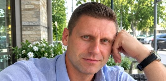 Būdamas 20 metų vedžiau paprastą merginą ir maniau, kad būsiu laimingas vyras bei tėvas. Tačiau netrukus pradėjau pavydėti laisviems draugams. O tada sutikau moterį, kuri privertė mane visiškai kitaip pažvelgti į savo gyvenimą…