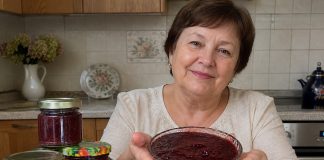 Tkemali iš slyvų: rūgštokas ir pikantiškas gruziniškas padažas prie mėsos