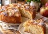 Švelni šarlotė su varške ir obuoliais: daug įdaro, minkšta tešla ir cinamono aromatas